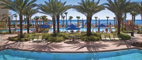 Alberca techada y alberca climatizada