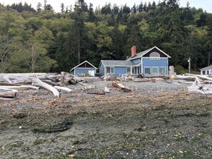 Exterior - Anchor Away, Whidbey Island Beachfront Getaway (Clinton)