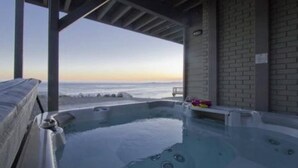 A hot tub with a view of the beach at sunset. - Villa Vista Lower (Santa Cruz)