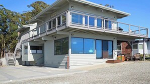 A two-story house with a balcony, large windows, and a garage. - Villa Vista Lower (Santa Cruz)