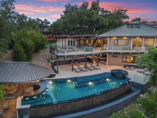 Une vue imprenable et un accès facile au lac depuis votre complexe privé au bord de l'eau!