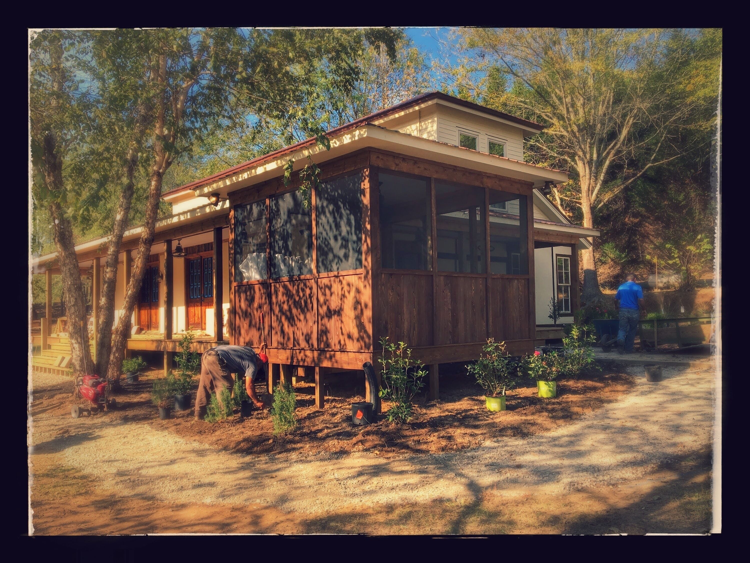 Secluded, lake access lodge perfect for a large group minutes from Oxford Square