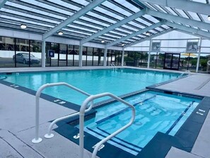 Piscina coberta i piscina a l'aire lliure 