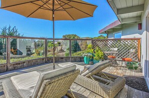 Terrace/patio - "Atherton Cottage has been remodeled & has two Fireplaces! (Carmel-by-the-Sea)