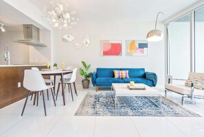 LED TV, streaming services, offices - Balcony Suite: World Cup Parties Hub Brickell (Miami)