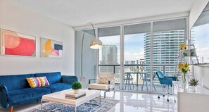 LED-TV, strømmetjenester og kontorer