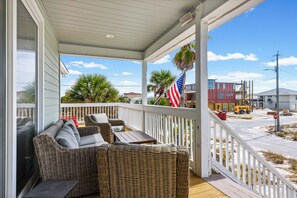 Terrace/patio - 🌞 The Sunshine Gulfside | Sleeps 22 w/ Private Pool + Steps to Beach (Pensacola Beach)
