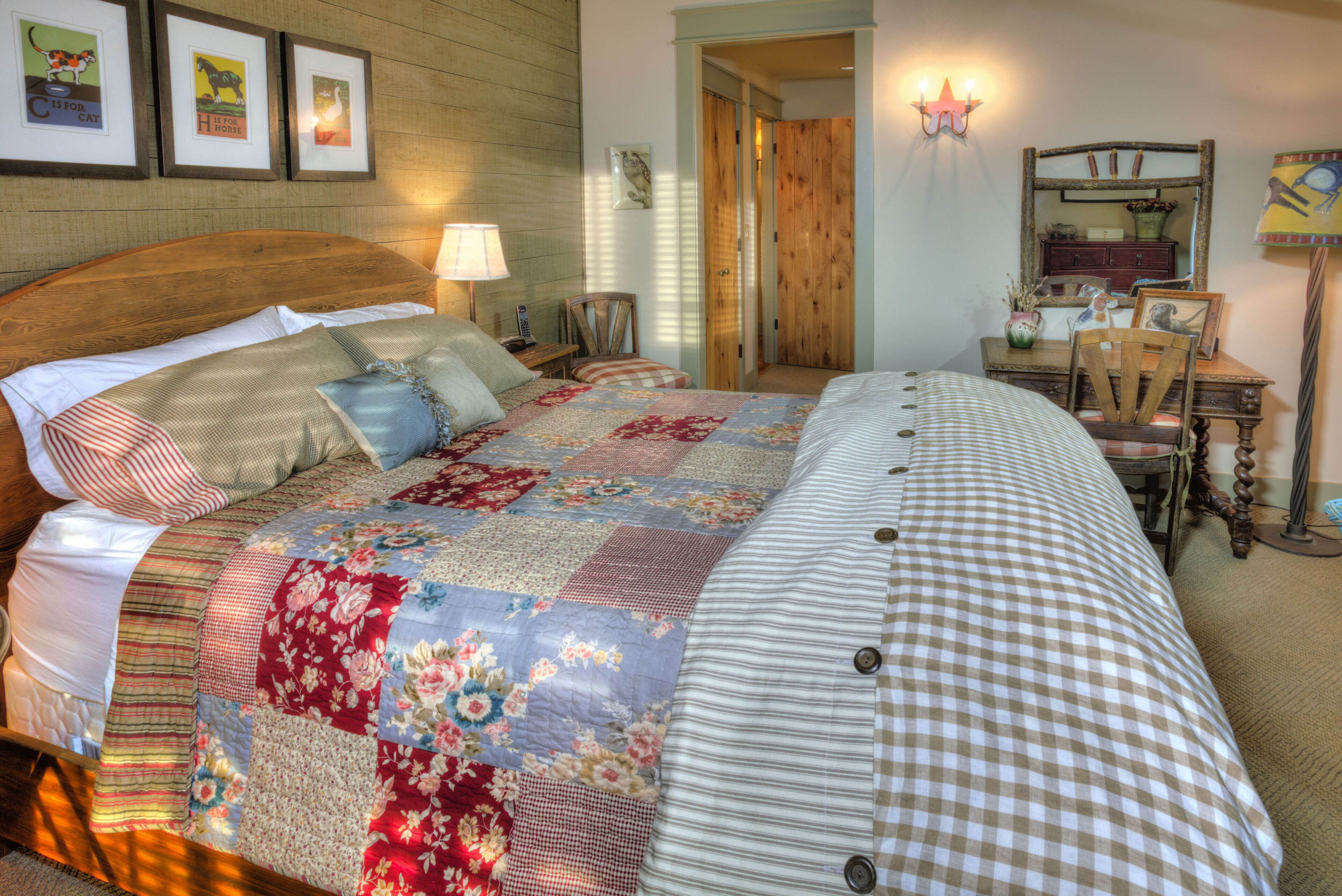 Beautifully appointed 3 Bedroom Guesthouse Located on Charming Equestrian Far