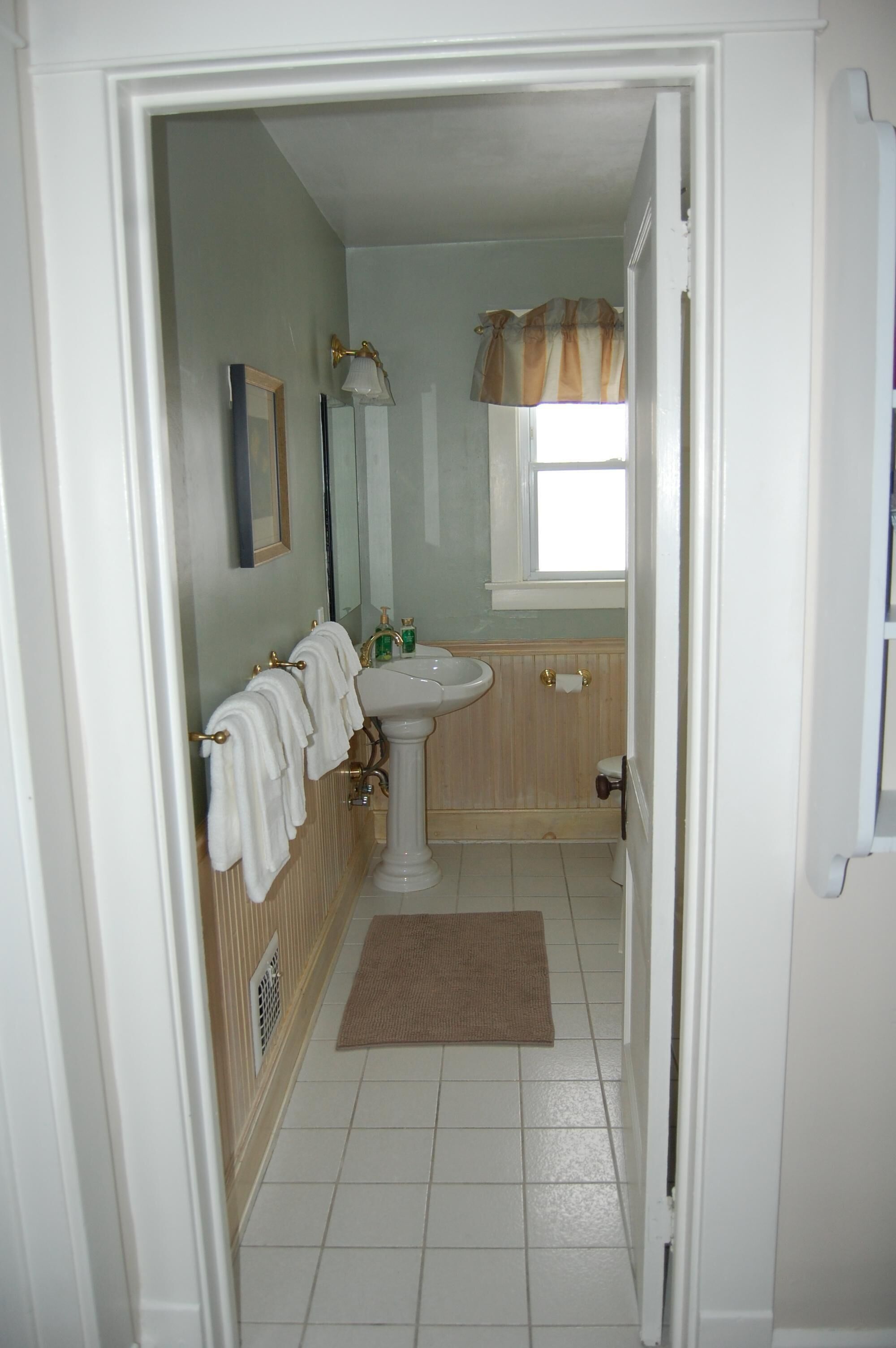 Ensemble douche/baignoire, sèche-cheveux, serviettes fournies