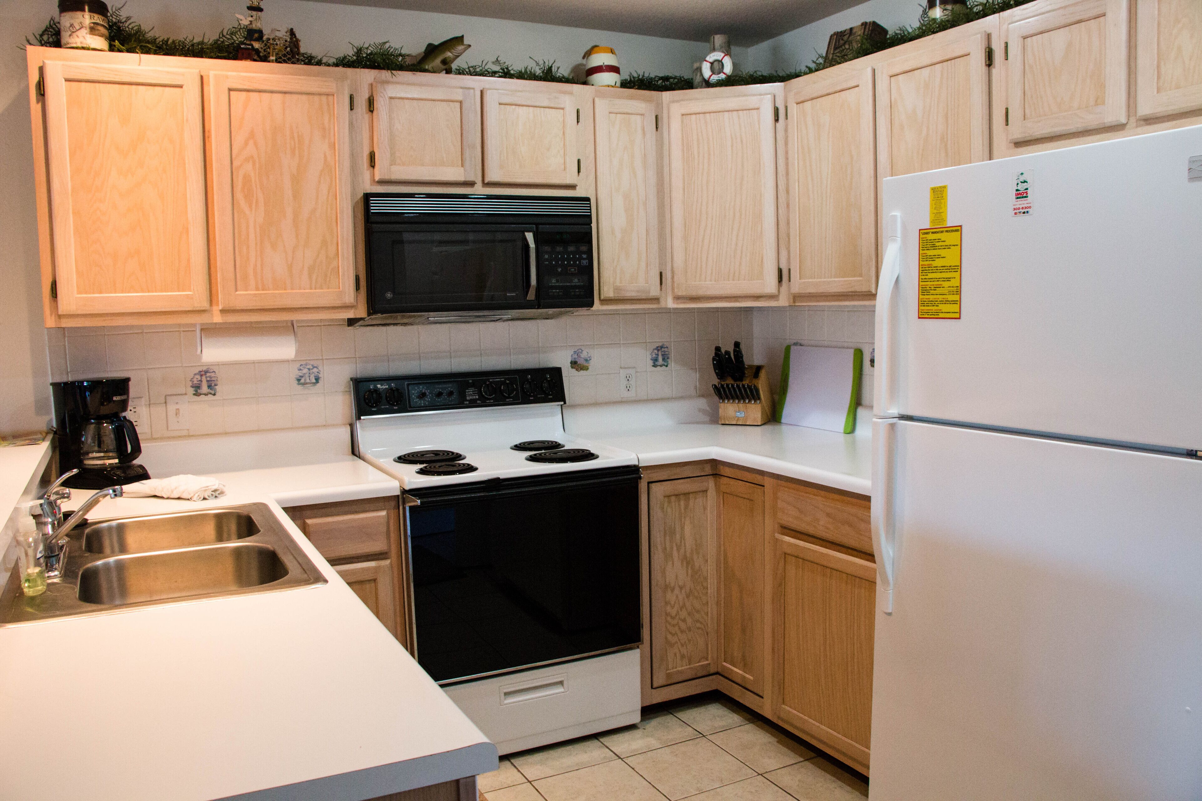 ON THE WATER 2 BD/2BA-SLEEPS 8 Great view of the lake VERY CLEAN!