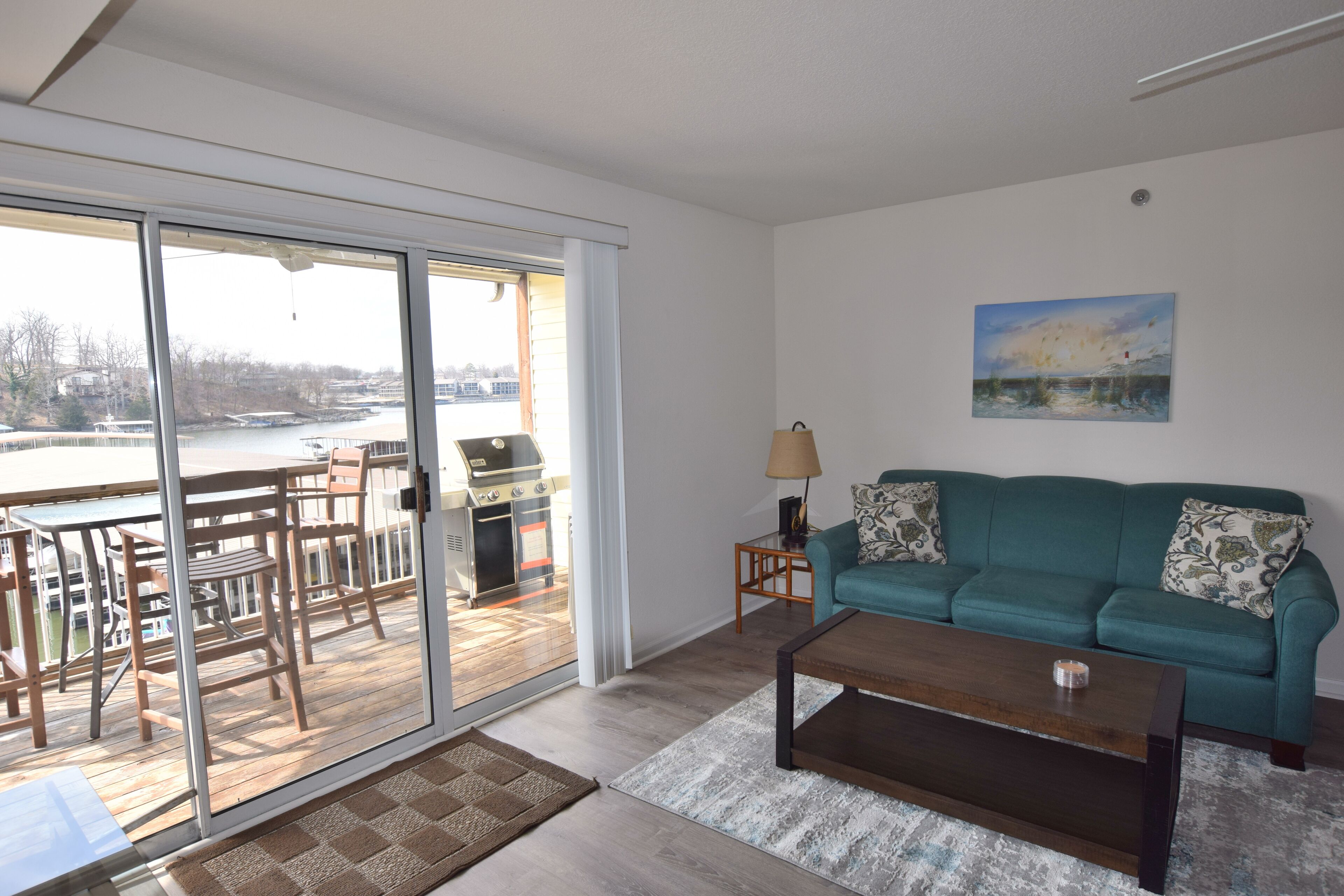 ON THE WATER 2 BD/2BA-SLEEPS 8 Great view of the lake VERY CLEAN!