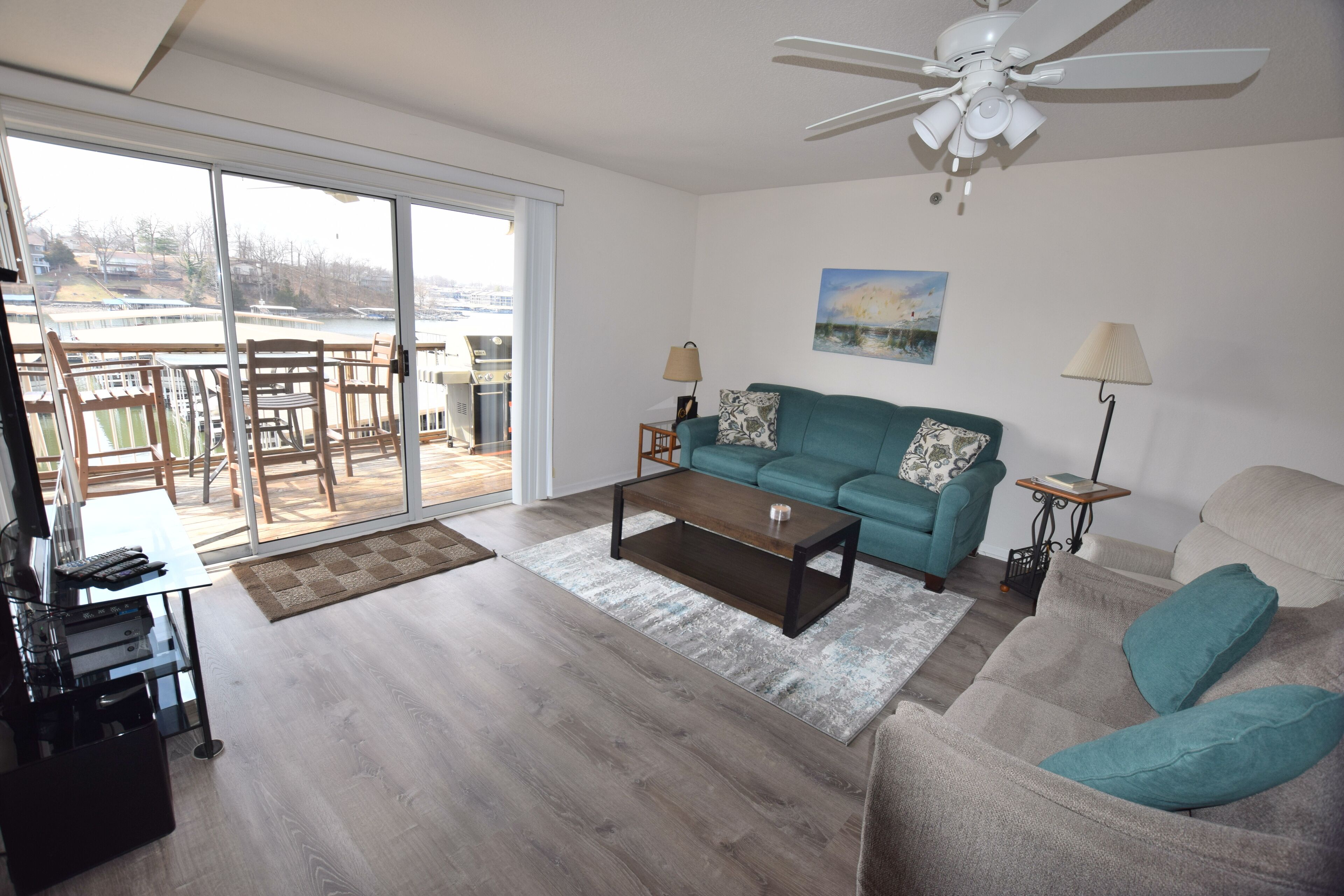 ON THE WATER 2 BD/2BA-SLEEPS 8 Great view of the lake VERY CLEAN!