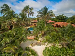 Outdoor pool - Coco Caye Villa, Private 2 bedroom Beachfront Villa, Balcony,Pool- Gold Standard (San Pedro)