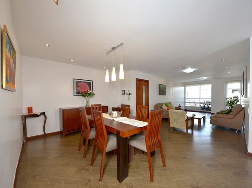 BEAUT ALDROVANDI on Ave Gonzalez Suarez, GRT LOC, WiFi, Pool, JacuZ, Sauna, PKG.