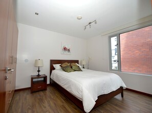 3 bedrooms, in-room safe, desk, iron/ironing board