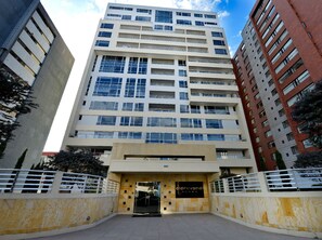 Exterior - GORG Aldrovandi Ave Gonzalez Suarez, GRT LOC, WiFi, Pool, JacuZ, Pkg, DEALS! (Quito Canton)