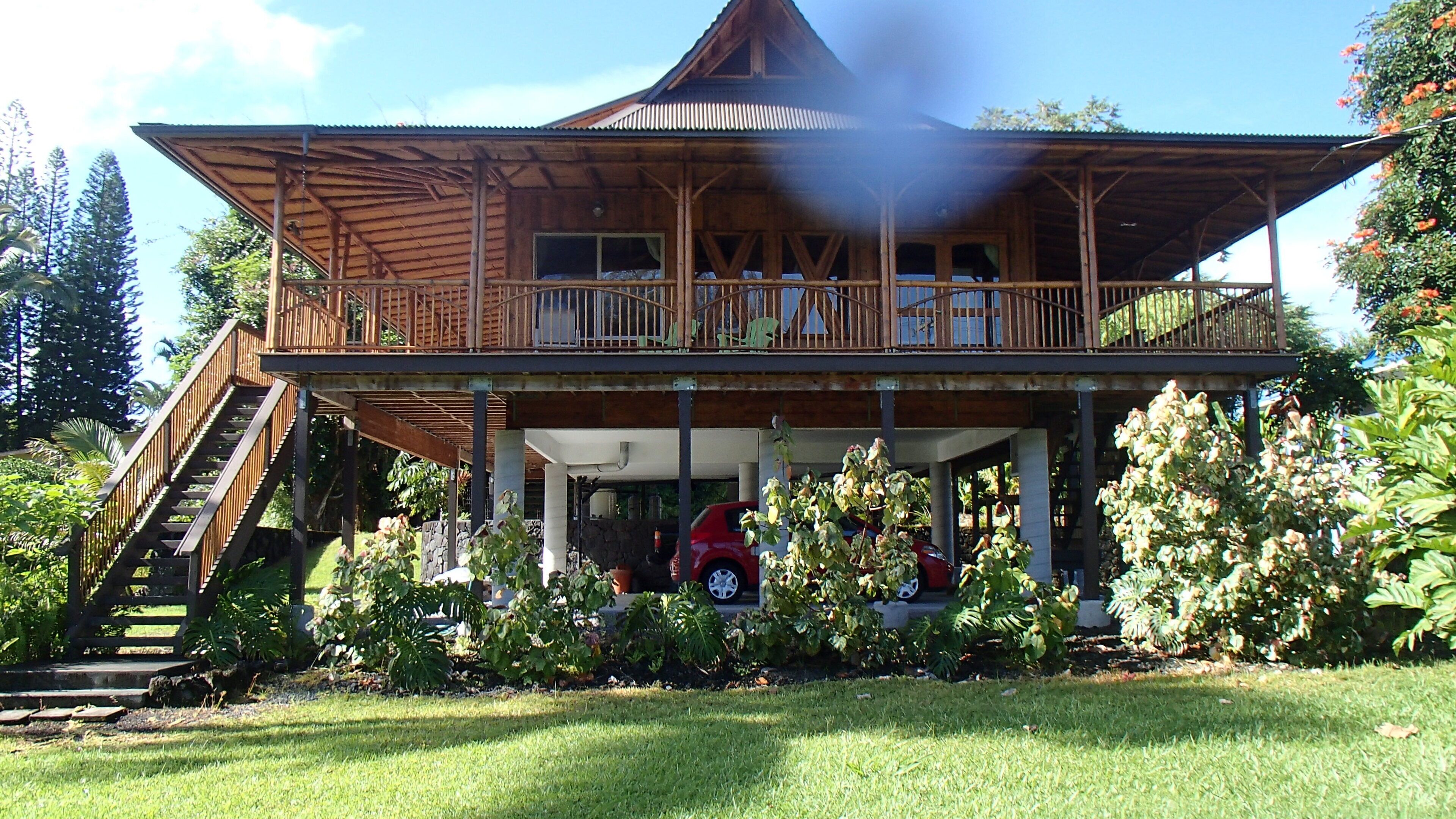 Bamboo Getaway  Hilo Hawaii. Gorgeous island style Bamboo House,  Steps to ocean