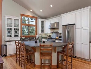 Fridge, microwave, oven, stovetop - Family Friendly Tahoe Donner Retreat (Truckee)