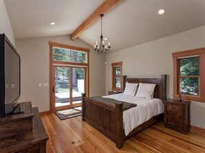 3 bedrooms, desk, free WiFi, bed sheets - Family Friendly Tahoe Donner Retreat (Truckee)
