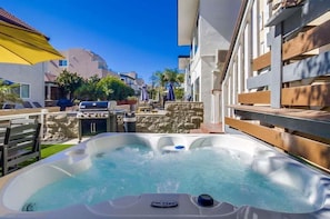 Bain à remous extérieur