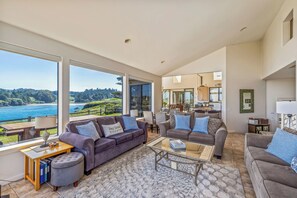 Smart TV, fireplace, video games, DVD player -  OCEANFRONT, BEACH & Coastline Views, Large Home, Lots of Windows, Amenities (Mendocino)