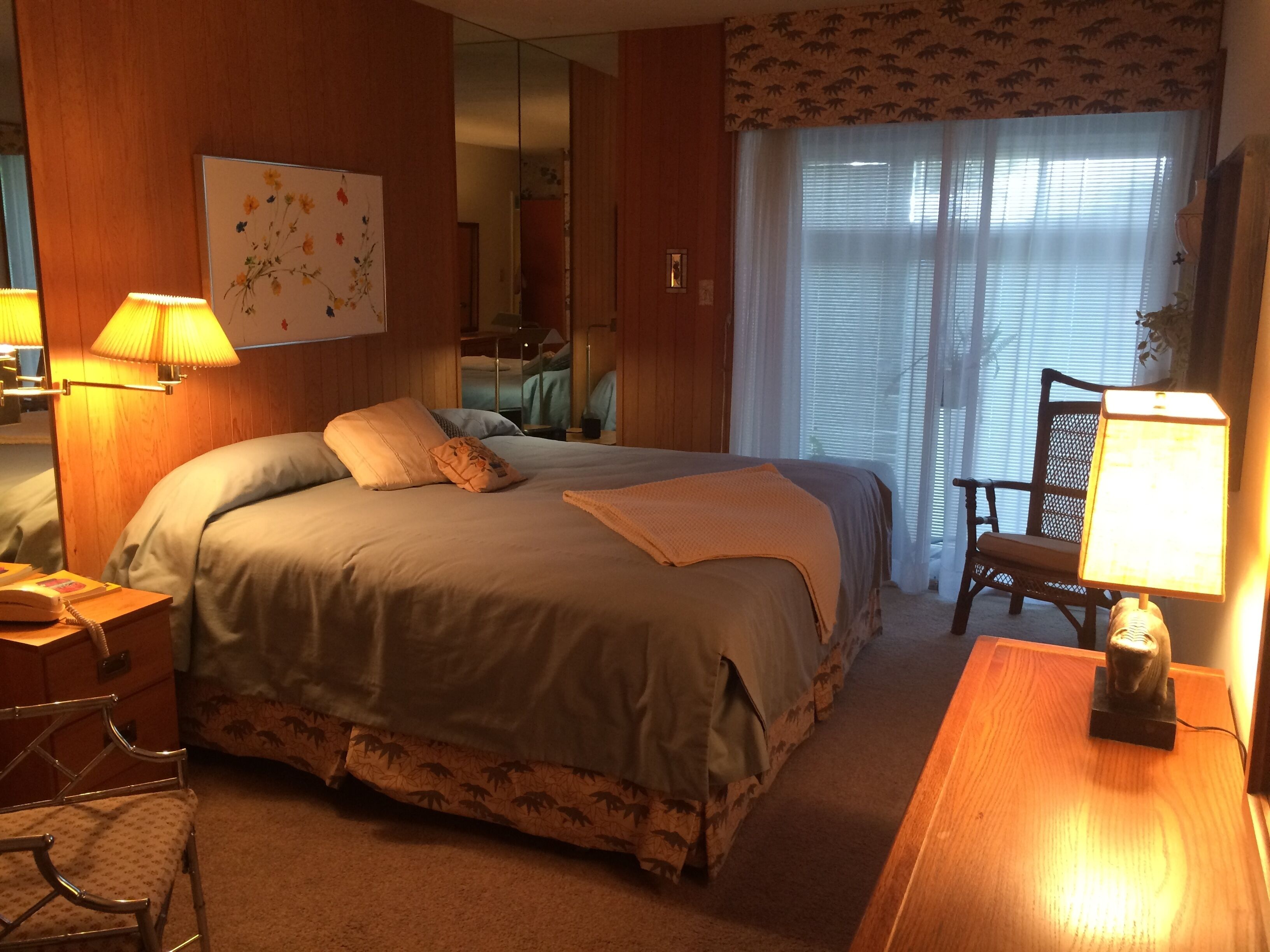 Lakefront Family Retreat - private beach!