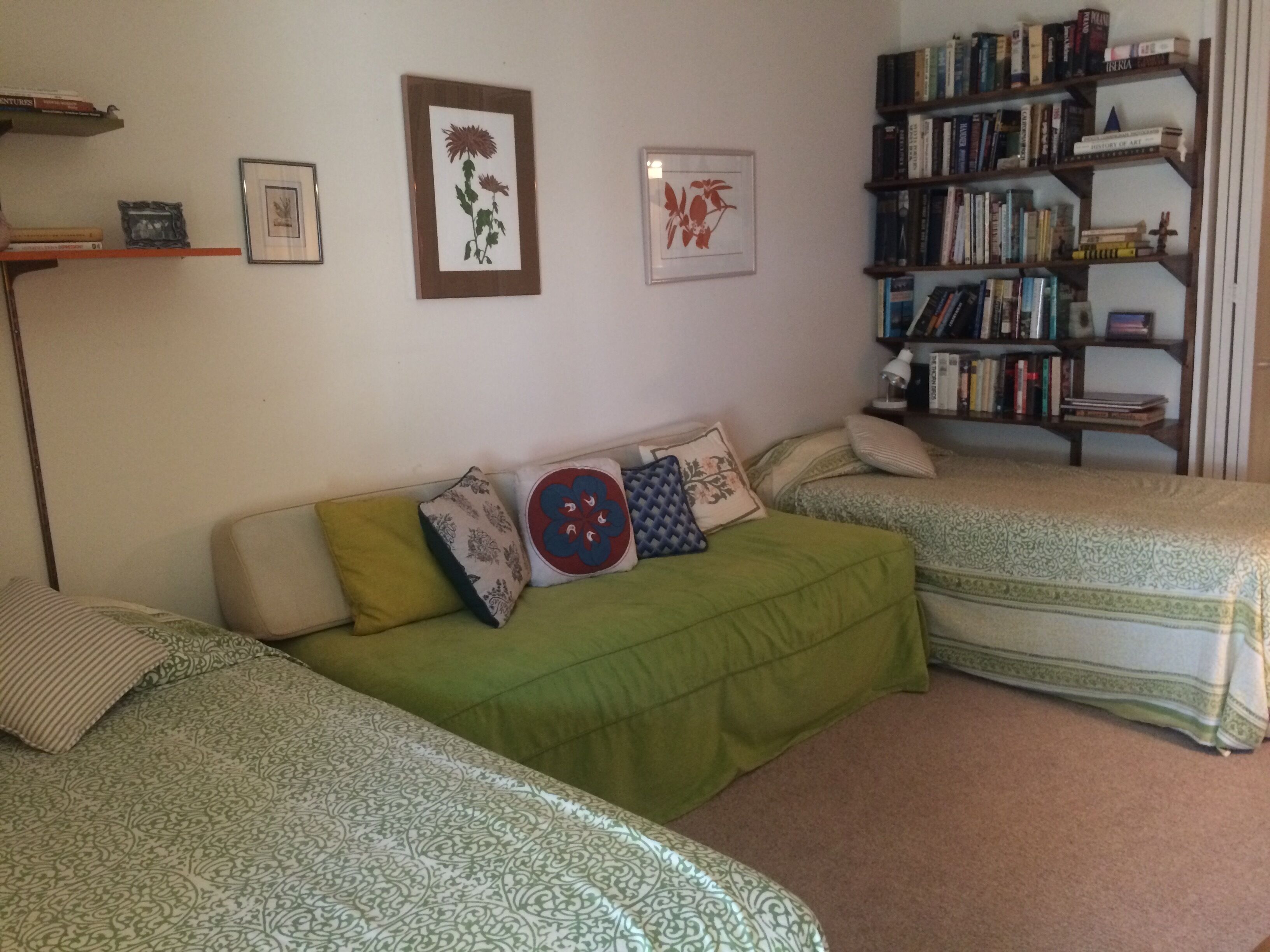 Lakefront Family Retreat - private beach!