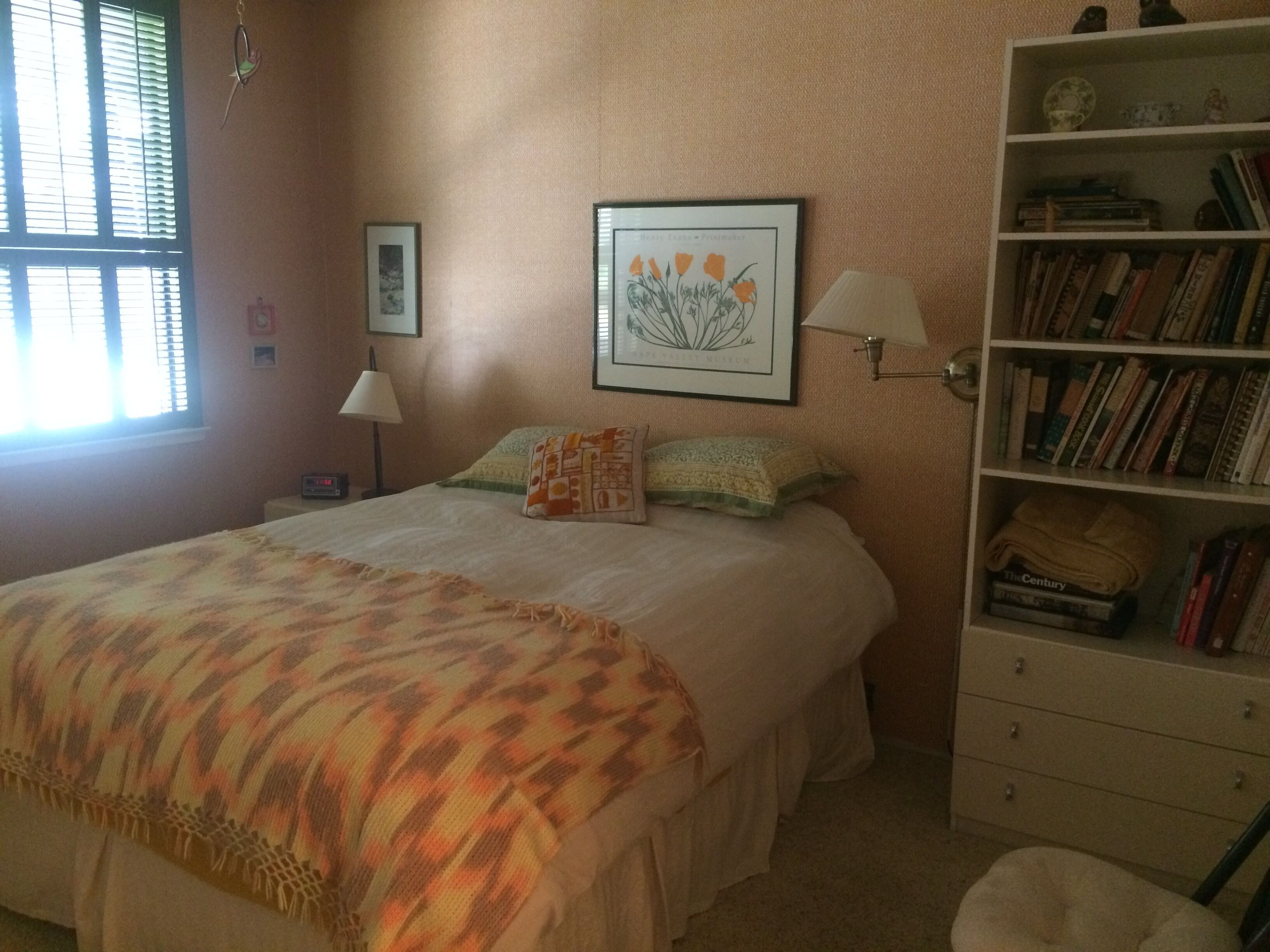 Lakefront Family Retreat - private beach!