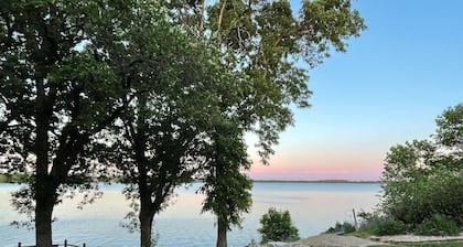 Beautiful home on Clear Lake! Amazing views 🌅 Great fishing 🎣 Great boating 🚤