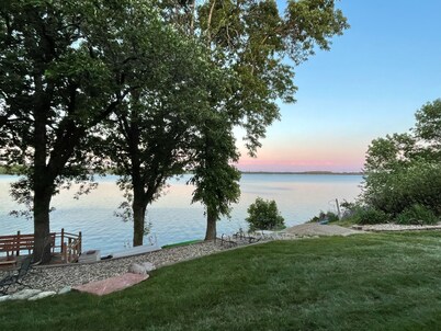Beautiful home on Clear Lake! Amazing views 🌅 Great fishing 🎣 Great boating 🚤