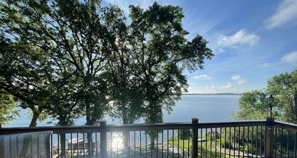 Beautiful home on Clear Lake! Amazing views 🌅 Great fishing 🎣 Great boating 🚤