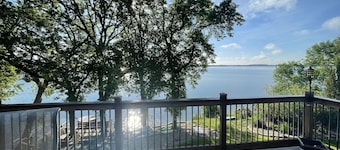 Beautiful home on Clear Lake! Amazing views 🌅 Great fishing 🎣 Great boating 🚤