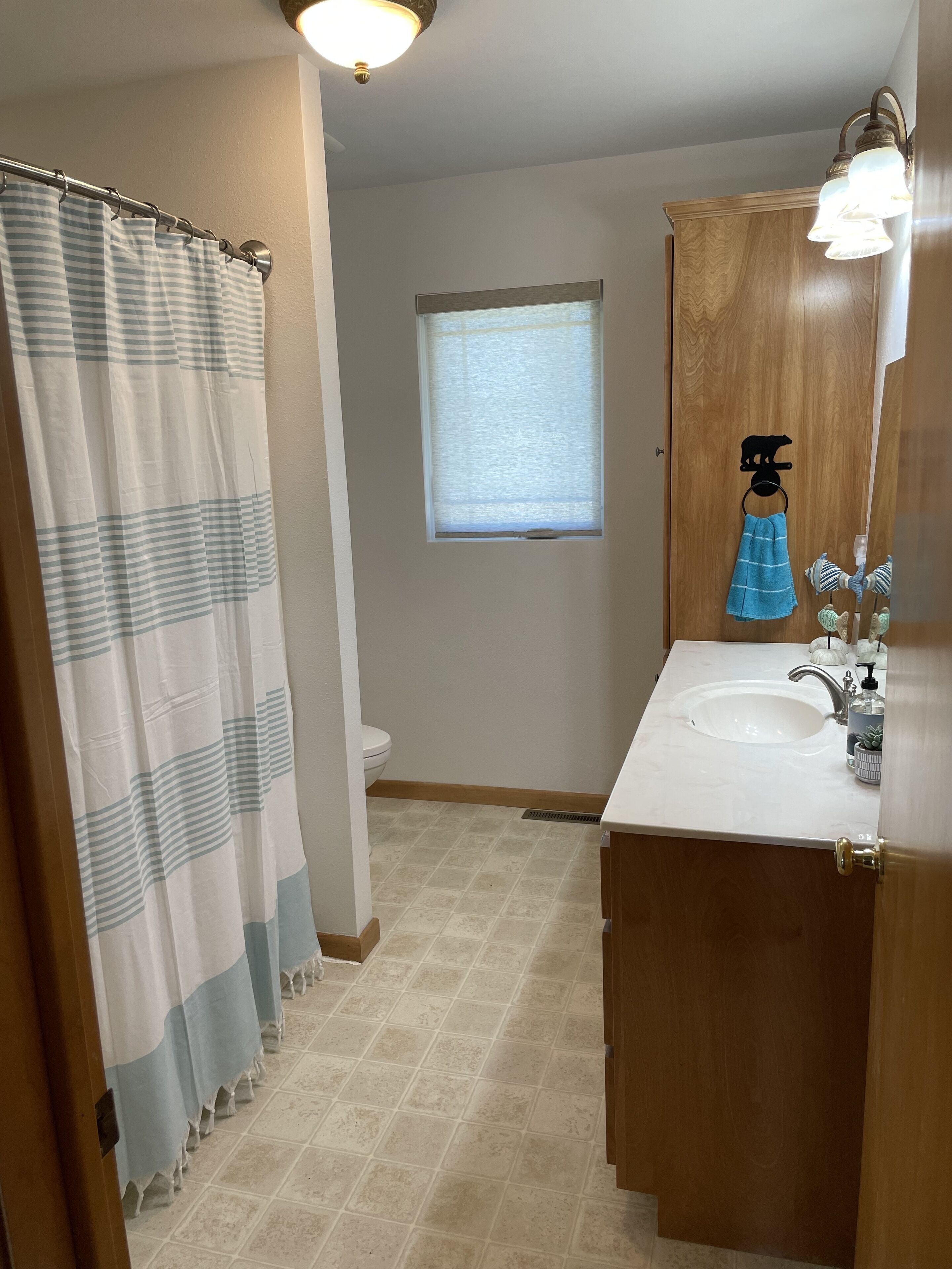 Beautiful home on Clear Lake - Great fishing and hunting!