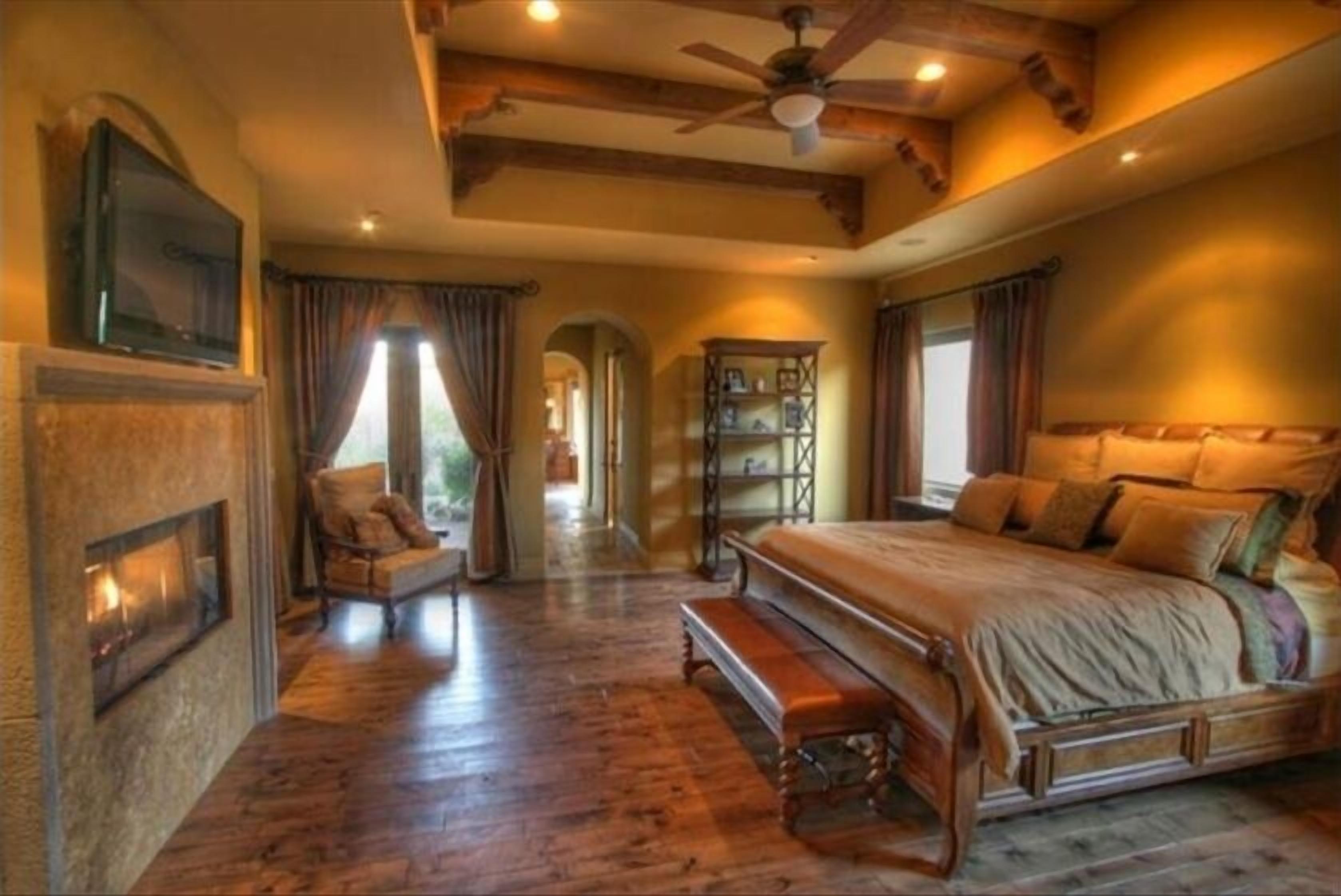 Family Vacation Estate / 8,296 sq. ft. / 8 Bedroom Suites / 6 Bathrooms  