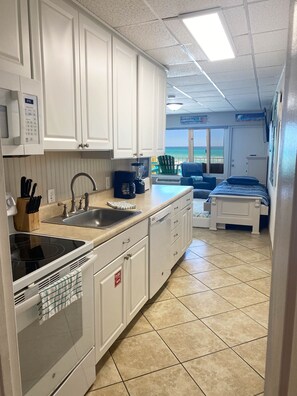 Fridge, microwave, oven, stovetop - Absolutely Beautiful Oceanfront 1 Bedroom Condo. (Panama City Beach)
