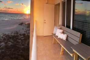 Property grounds - Absolutely Beautiful Oceanfront 1 Bedroom Condo. (Panama City Beach)