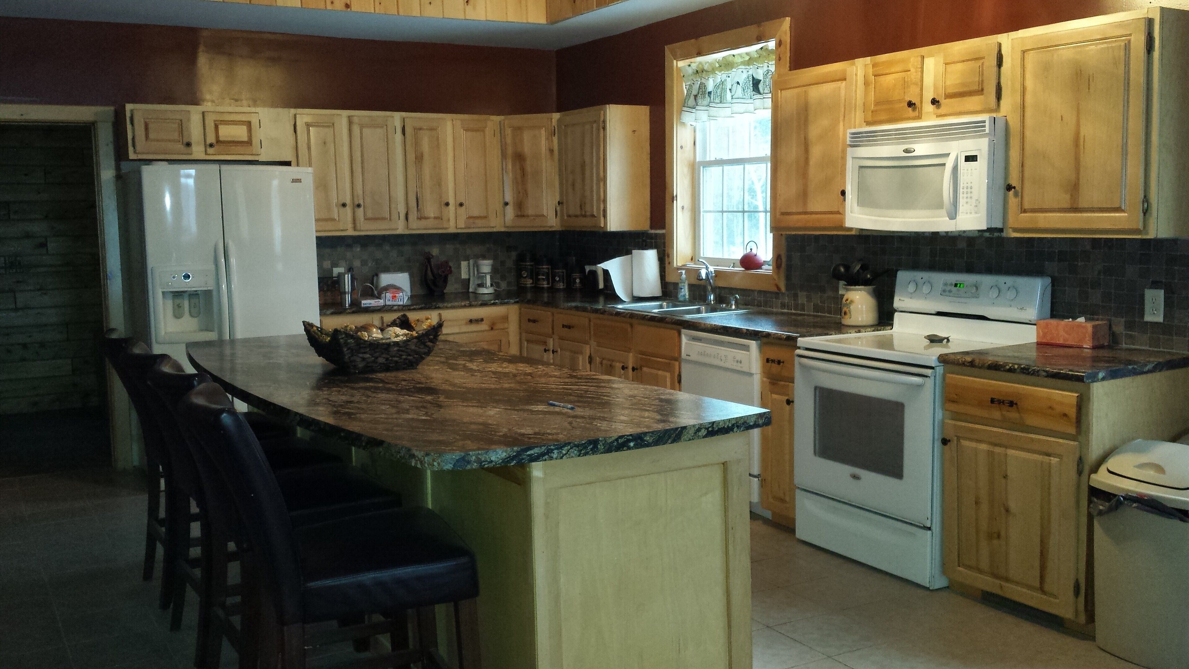 Large 5 bedroom lake home, sleeps 12