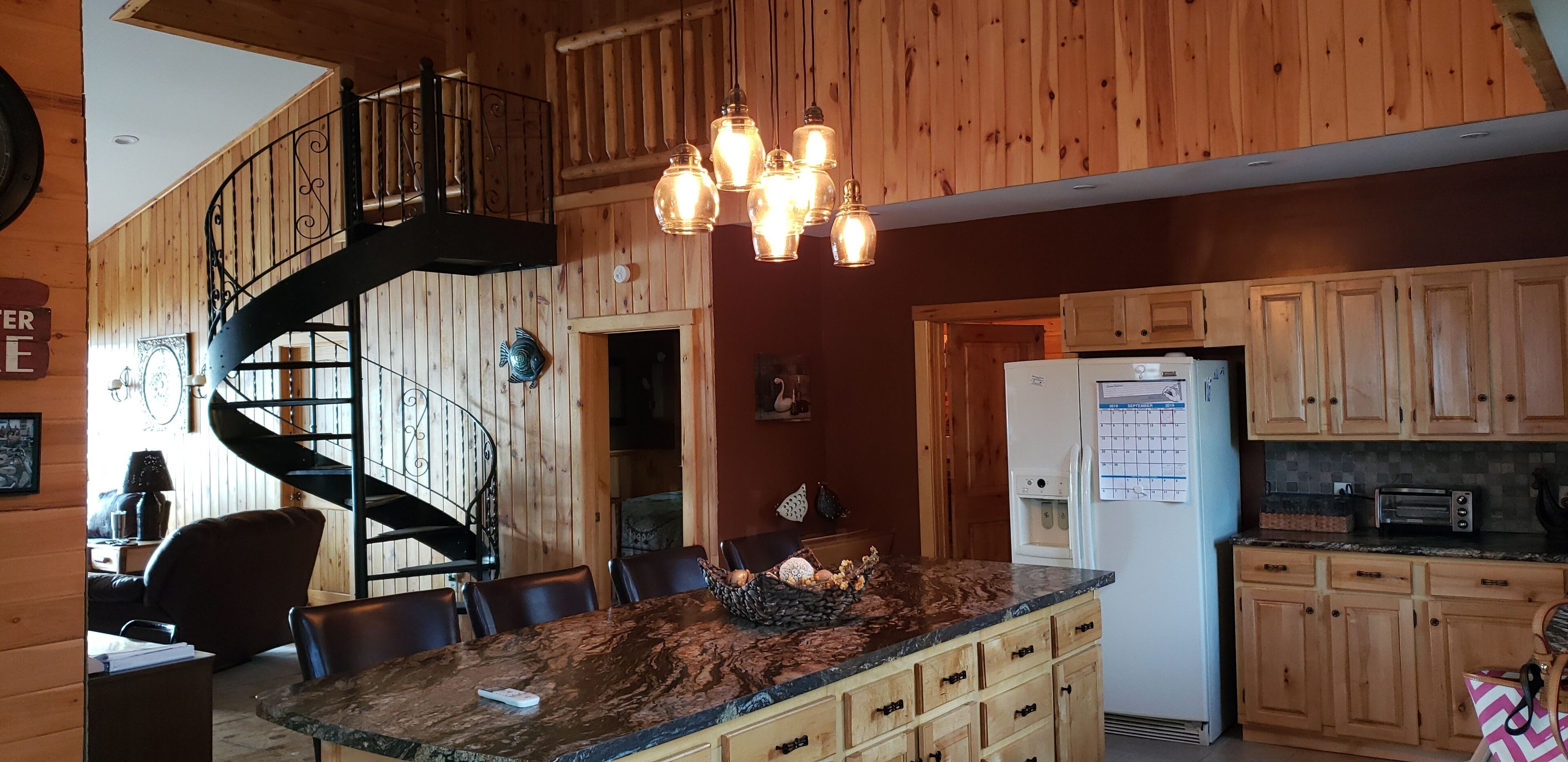 Large 5 bedroom lake home, sleeps 12