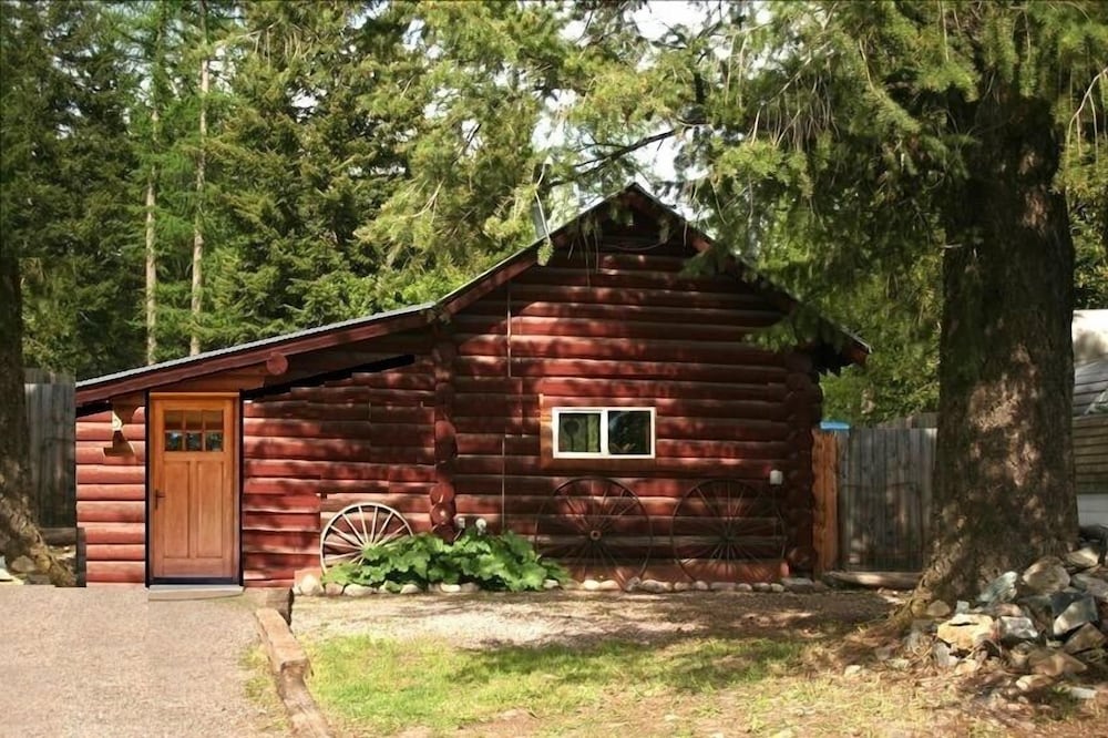 Luxurious Rustic Log Cabin