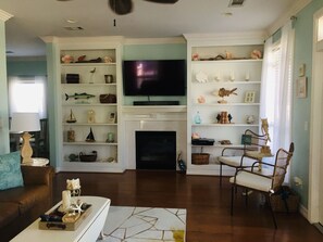 Smart TV, fireplace, DVD player