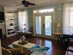 Älytelevisio, takka, DVD-soitin