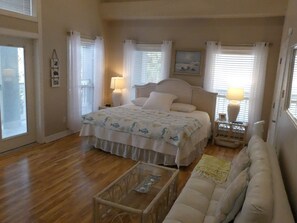 3 bedrooms, iron/ironing board, free WiFi, bed sheets - 'Day Dream' Beach House Half Block to Destin Beach  Freshly Remodeled (Destin)