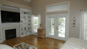 3 室のベッドルーム、アイロン / アイロン台、WiFi (無料)、ベッドシーツ