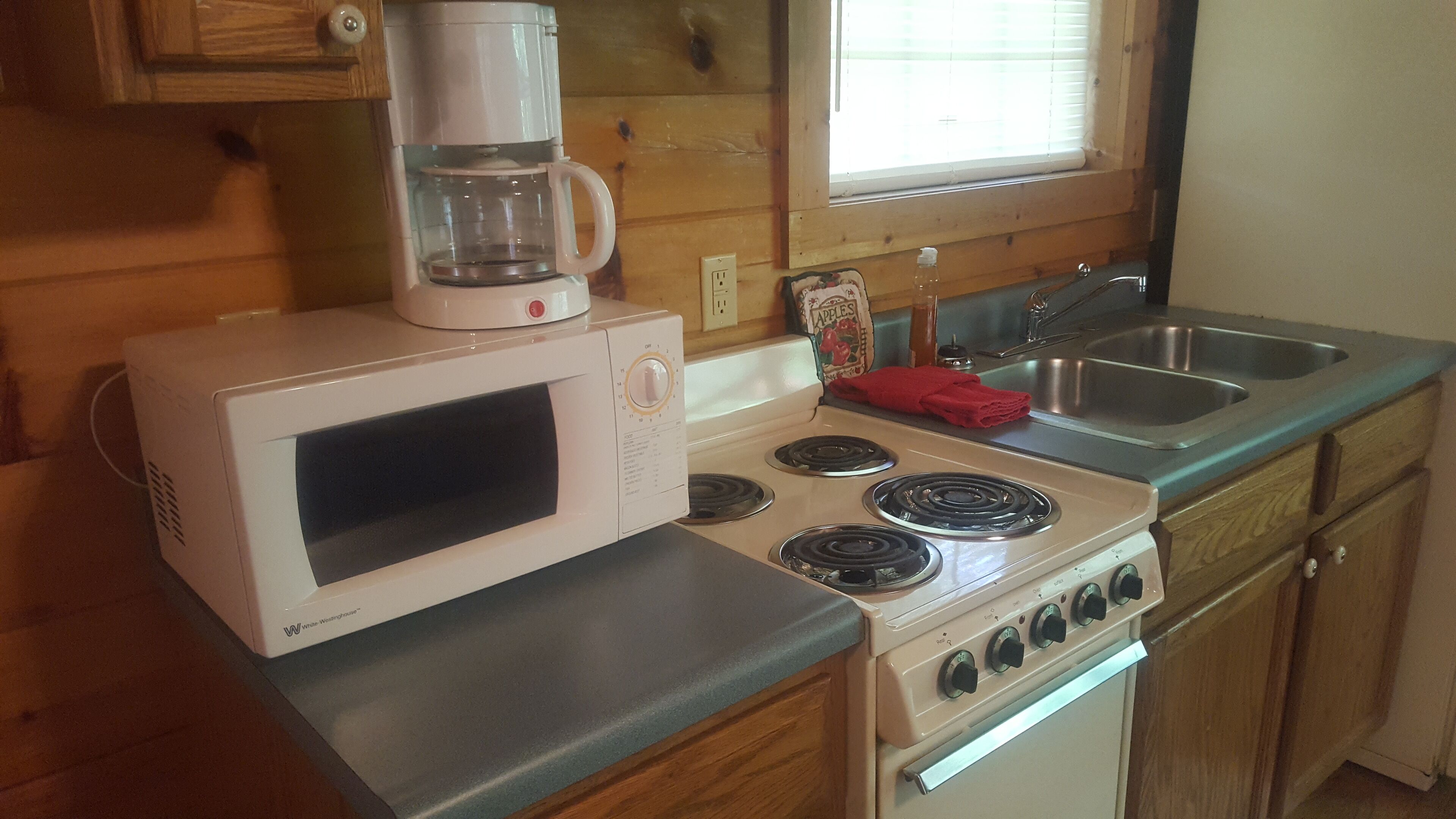 Lilly Cabin Near Pigeon Forge For Couples!