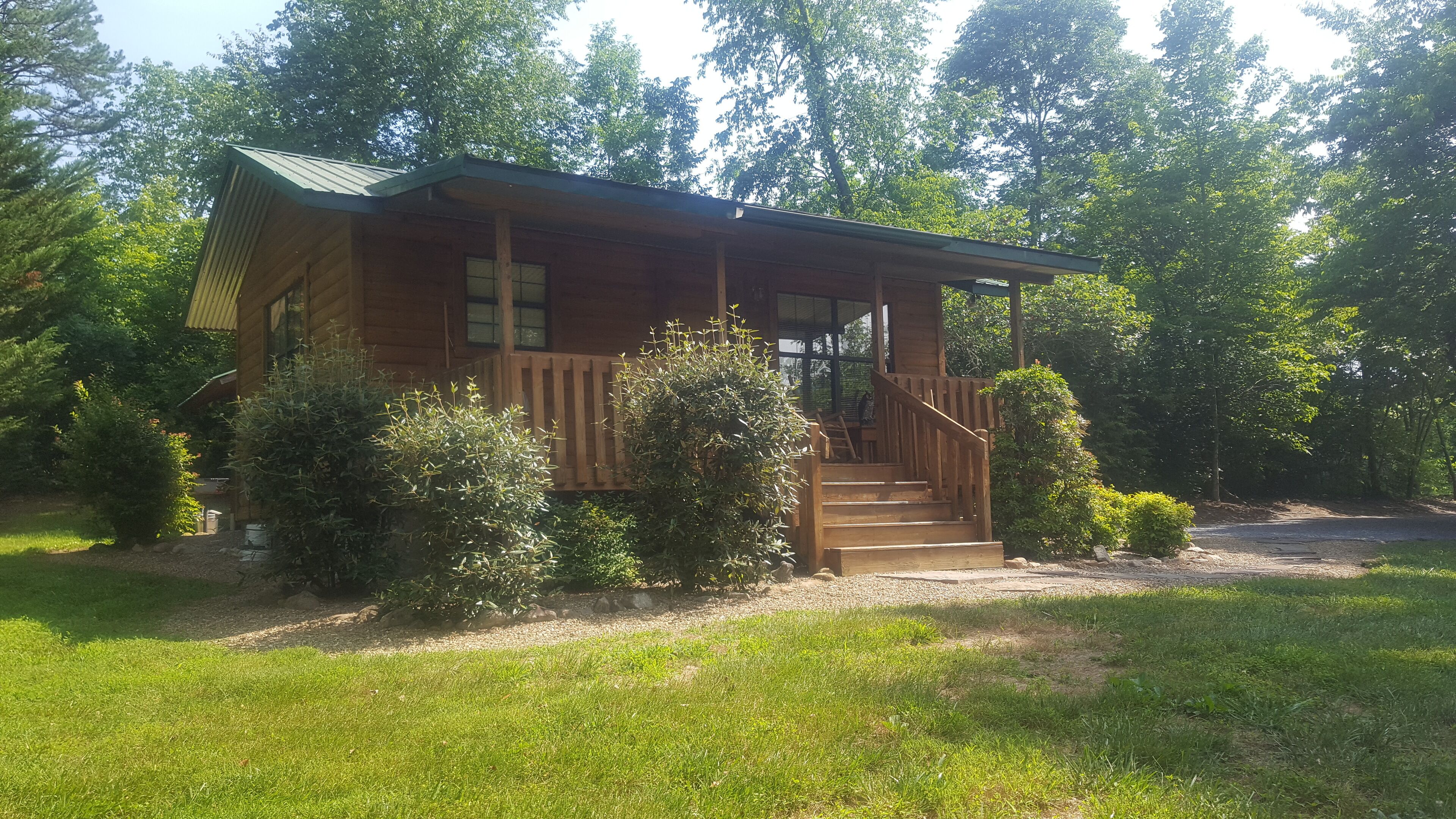 Lilly Cabin Near Pigeon Forge For Couples!