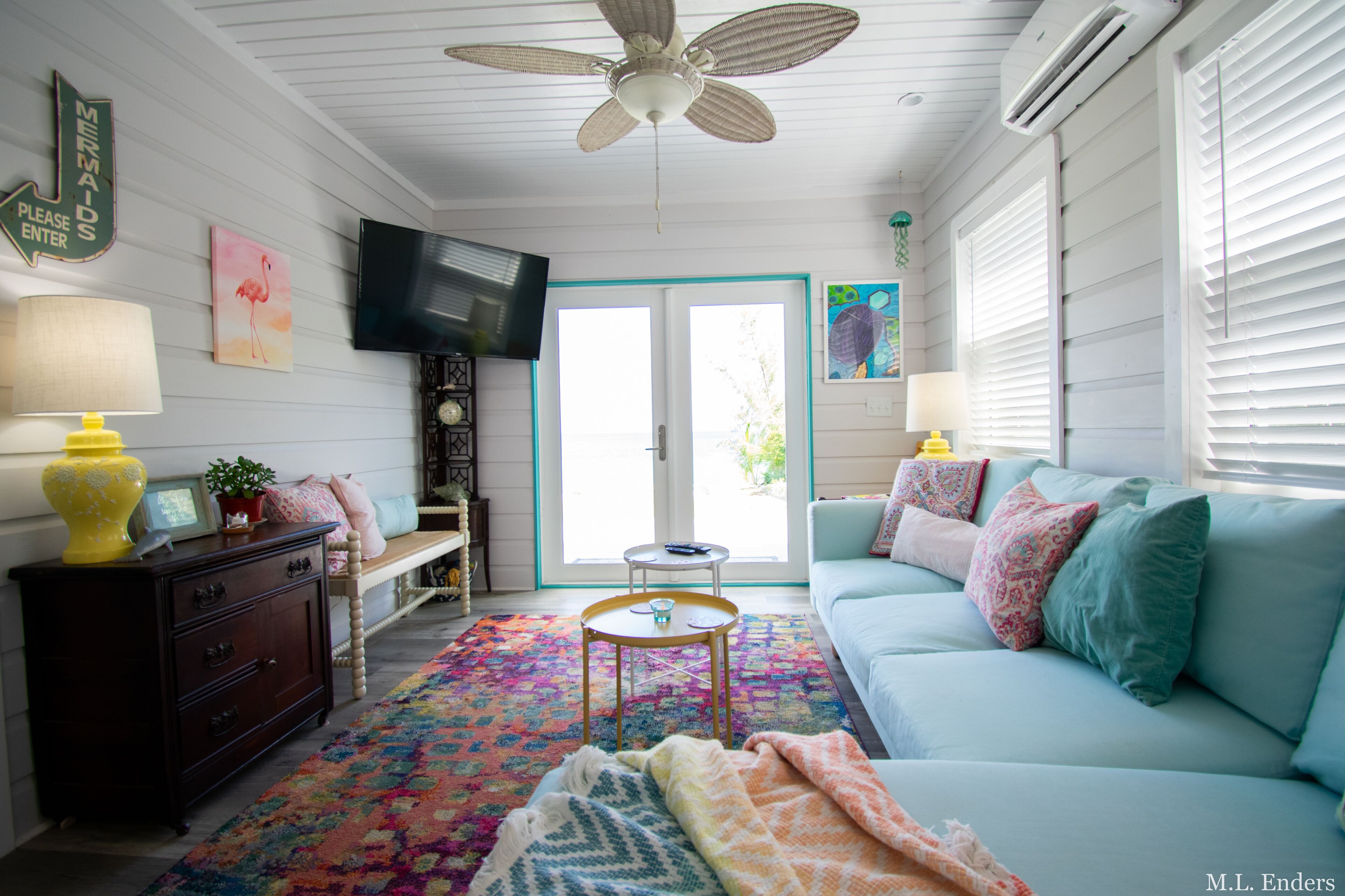 Smart TV, libros, estéreo y impresora 