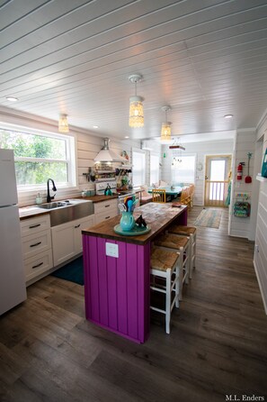 冰箱、微波炉、烤箱、炉灶