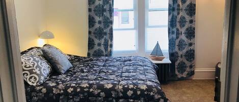 4 habitaciones, tabla de planchar con plancha, wifi y ropa de cama