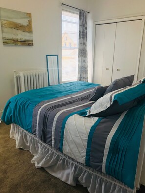 4 bedrooms, iron/ironing board, WiFi, bed sheets - Brewery lover's paradise (Marquette)