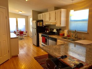 Fridge, microwave, oven, stovetop - Book NOW for Holidays and Skiing Monarch! Multi-family, pets allowed, HOT TUB! (Salida)